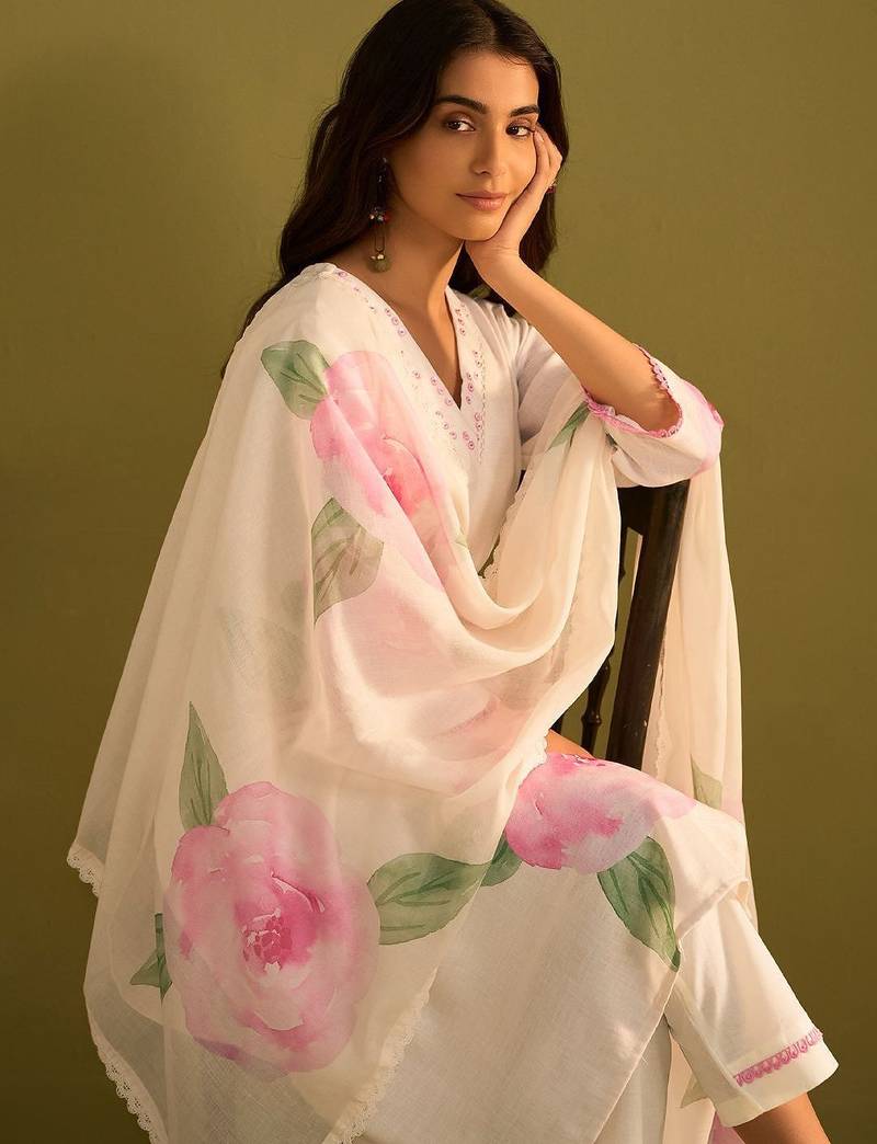 Women Floral Printed Regular Sequinned Linen Kurta with Trousers & With Dupatta