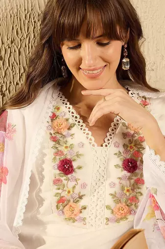 Women Floral Embroidered Regular Thread Work Kurta with Trousers & With Dupatta