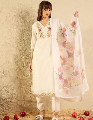 Women Floral Embroidered Regular Thread Work Kurta with Trousers & With Dupatta 4