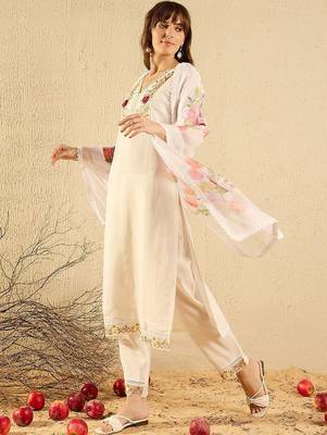 Women Floral Embroidered Regular Thread Work Kurta with Trousers & With Dupatta 5