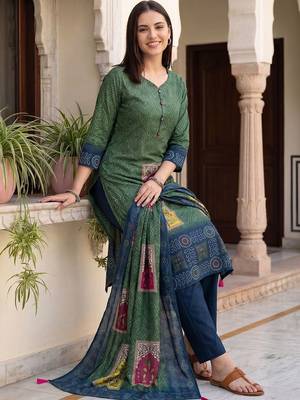 Women Ethnic Bandani Print Regular Kurta With Trousers & Dupatta 1