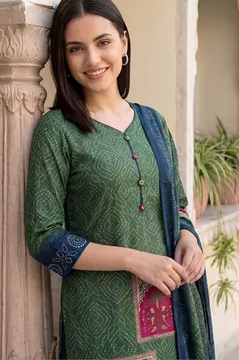 Women Ethnic Bandani Print Regular Kurta With Trousers & Dupatta