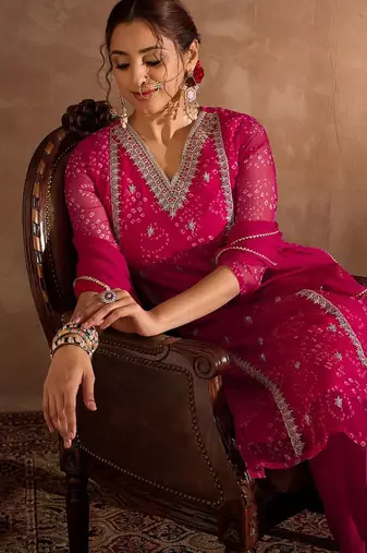 Floral Embroidered V-Neck Sequinned Cotton Straight Kurta With Trousers & Dupatta