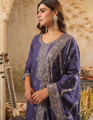 Floral Embroidered Round Neck Zari Straight Kurta & Trousers With Dupatta 2