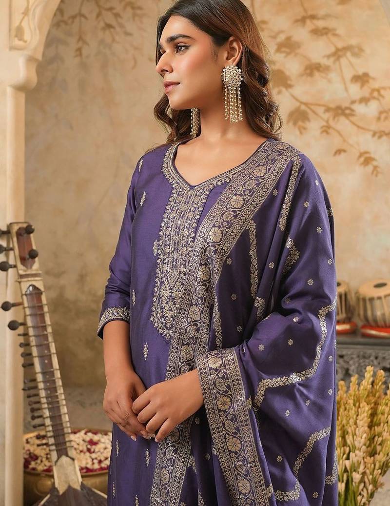 Floral Embroidered Round Neck Zari Straight Kurta & Trousers With Dupatta
