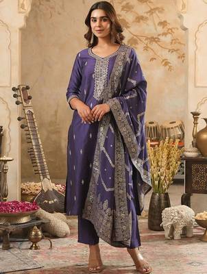 Floral Embroidered Round Neck Zari Straight Kurta & Trousers With Dupatta 4