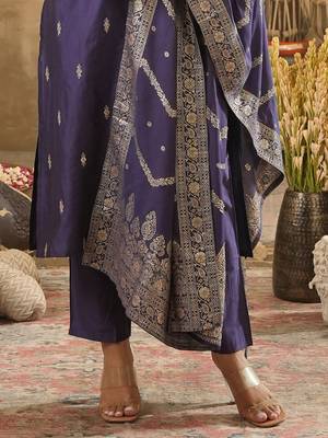Floral Embroidered Round Neck Zari Straight Kurta & Trousers With Dupatta 6