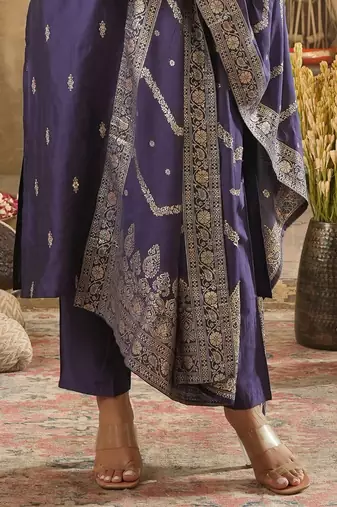 Floral Embroidered Round Neck Zari Straight Kurta & Trousers With Dupatta