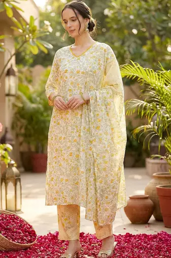 Women Floral Printed Regular Pure Cotton Kurta with Trousers & With Dupatta
