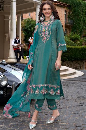 Women Floral Embroidered Regular Thread Work Kurta with Trousers & With Dupatta