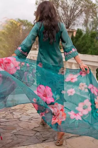 Women Floral Embroidered Regular Thread Work Kurta with Trousers & With Dupatta