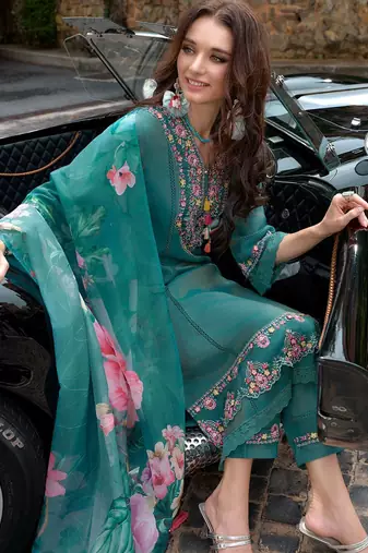 Women Floral Embroidered Regular Thread Work Kurta with Trousers & With Dupatta