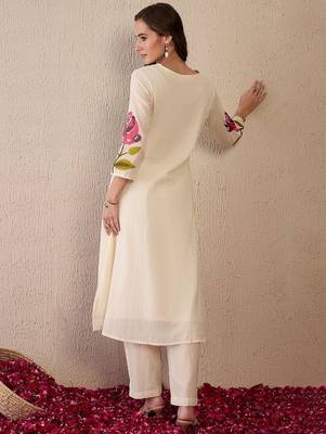 Women Floral Printed Regular Thread Work  Cotton Kurta with Trousers 5