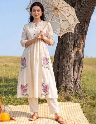 Women Floral Embroidered Pleated Thread Work Pure Cotton Kurta with Trousers 3