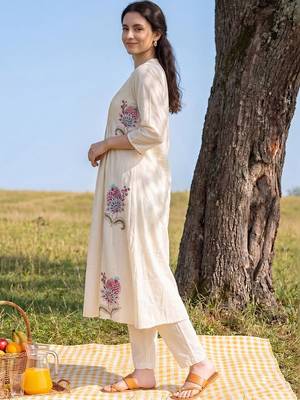 Women Floral Embroidered Pleated Thread Work Pure Cotton Kurta with Trousers 5