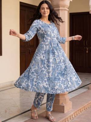 Women Floral Printed Regular  Cotton Kurta with Trousers 3