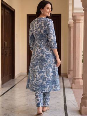 Women Floral Printed Regular  Cotton Kurta with Trousers 6