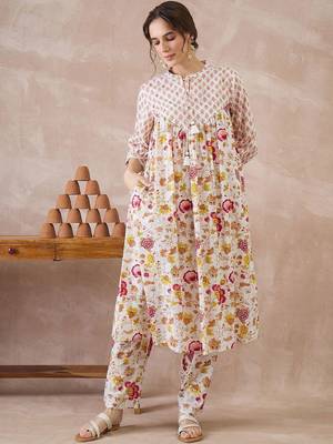 Women Floral Printed Empire  Cotton Kurta with Trousers 1