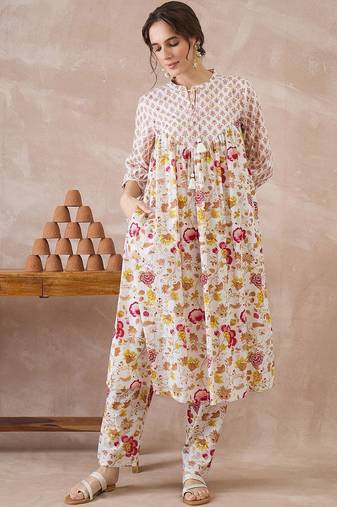 Women Floral Printed Empire Cotton Kurta with Trousers