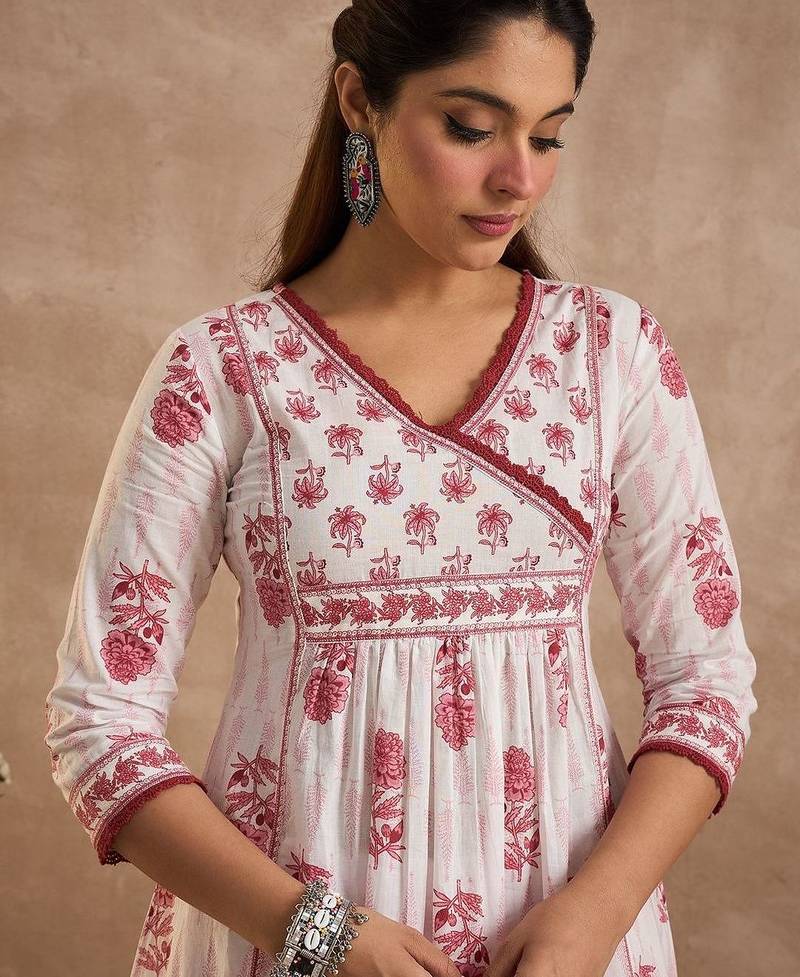 Women Floral Printed Regular Pure Cotton Kurta with Trousers