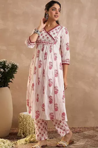Women Floral Printed Regular Pure Cotton Kurta with Trousers