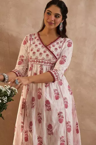 Women Floral Printed Regular Pure Cotton Kurta with Trousers