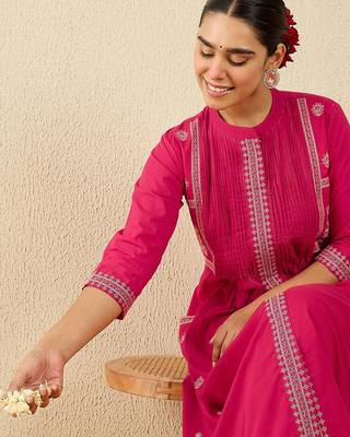 Women Ethnic Motifs Printed Cotton A-Line Kurta with Trousers 1