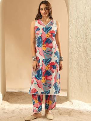 Women Printed Regular Pure Cotton Kurta with Trousers 2