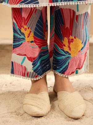 Women Printed Regular Pure Cotton Kurta with Trousers 6