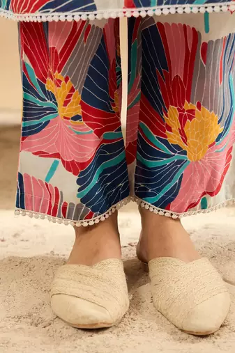 Women Printed Regular Pure Cotton Kurta with Trousers
