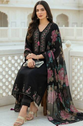 Women Floral Embroidered Thread Work Cotton Kurta with Trousers & With Dupatta