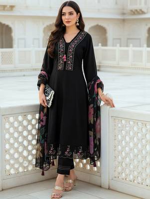 Women Floral Embroidered Regular Thread Work  Cotton Kurta with Trousers & With Dupatta 4