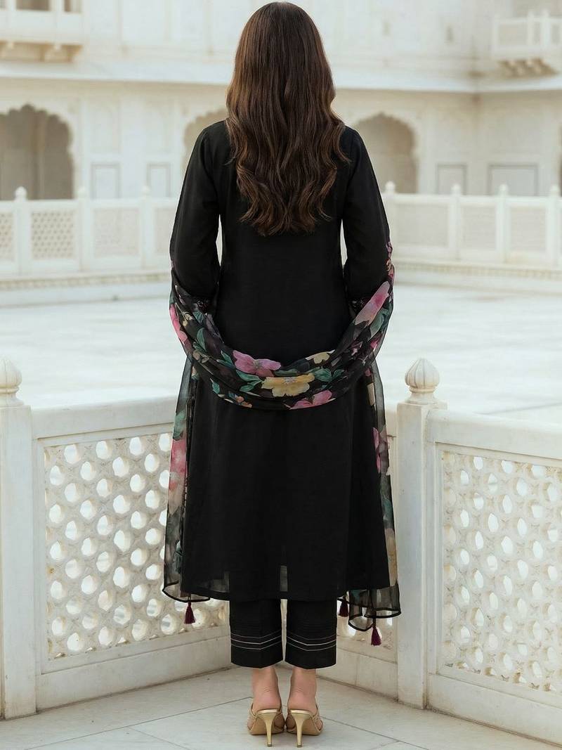 Women Floral Embroidered Regular Thread Work  Cotton Kurta with Trousers & With Dupatta