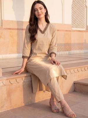 Women Ethnic Motifs Embroidered Regular Thread Work Pure Cotton Kurta with Trousers 1