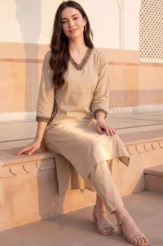 Women Ethnic Motifs Embroidered Regular Thread Work Pure Cotton Kurta with Trousers