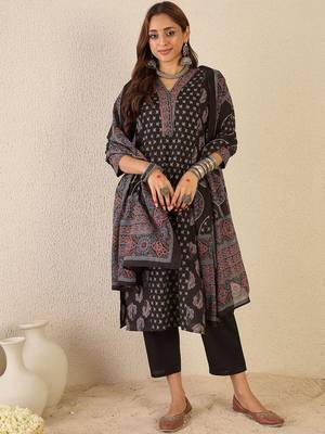 Floral Printed V-Neck Pure Cotton Straight Kurta With Trousers & Dupatta 1