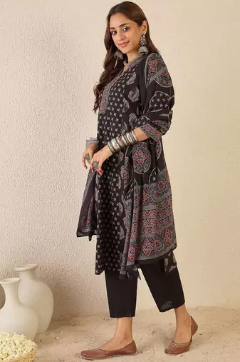 Floral Printed V-Neck Pure Cotton Straight Kurta With Trousers & Dupatta