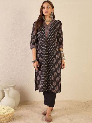 Floral Printed V-Neck Pure Cotton Straight Kurta With Trousers & Dupatta 6