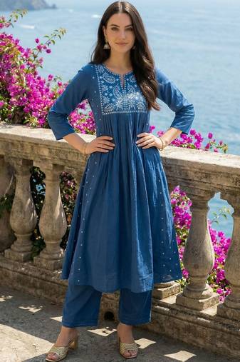 Women Ethnic Motifs Embroidered Empire Thread Work Cotton Kurta with Trousers