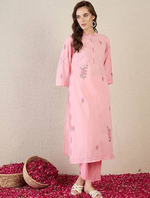Women Floral Embroidered Cotton Kurta with Trousers 4