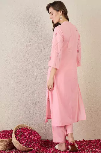 Women Floral Embroidered Cotton Kurta with Trousers