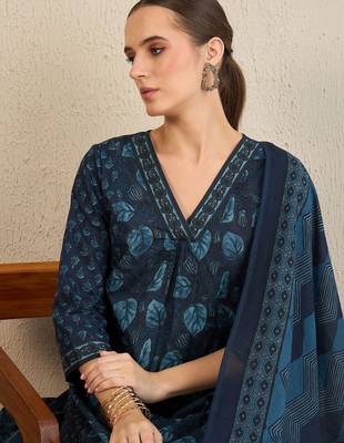 Floral Printed  Cotton Kurta With Trousers & Dupatta 3