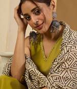Sleeveless V-Neck Straight Kurta With Trousers & Dupatta