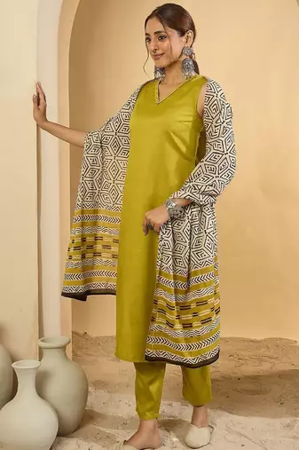 Sleeveless V-Neck Straight Kurta With Trousers & Dupatta