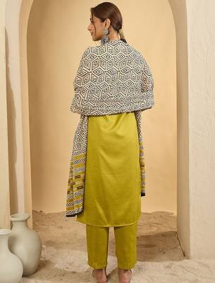 Sleeveless V-Neck Straight Kurta With Trousers & Dupatta 6