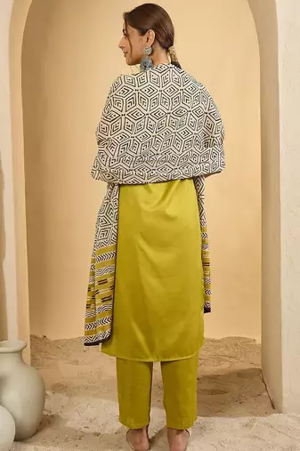 Sleeveless V-Neck Straight Kurta With Trousers & Dupatta