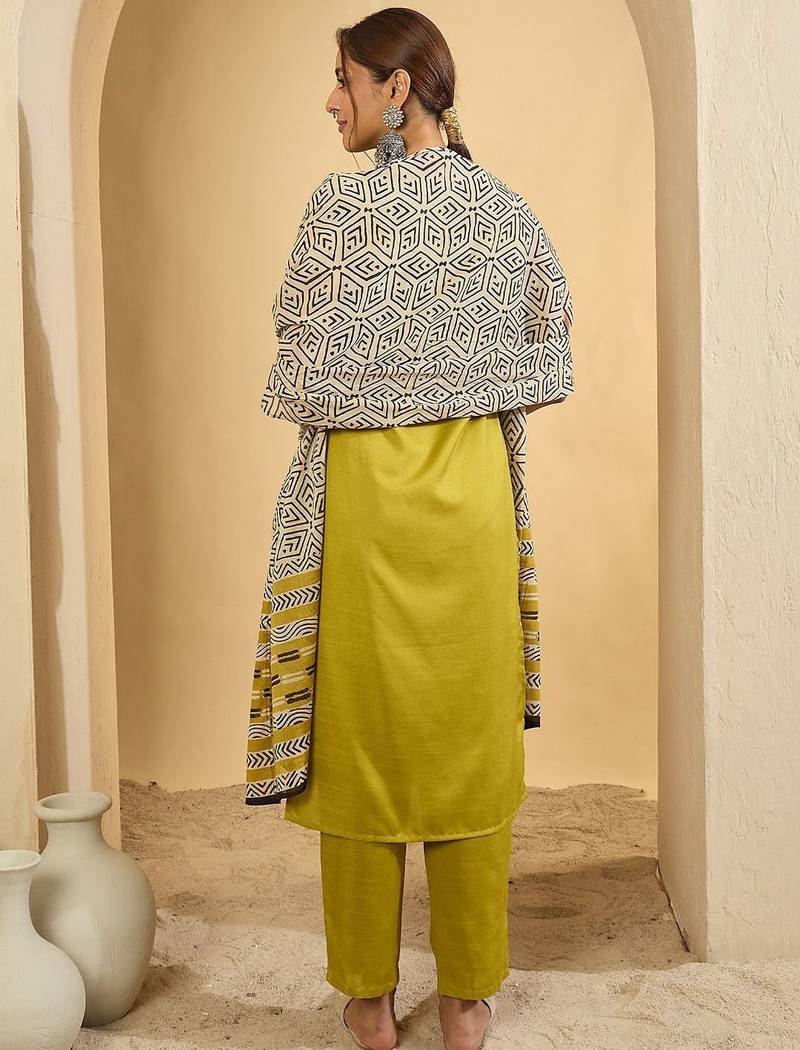 Sleeveless V-Neck Straight Kurta With Trousers & Dupatta