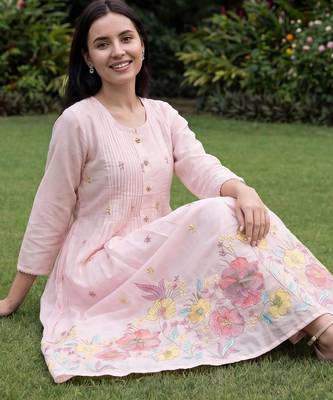 Women Floral Embroidered Empire Thread Work  Cotton Kurta with Trousers 1