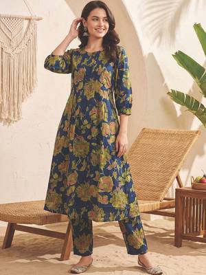 Women Floral Printed Regular Pure Cotton Kurta with Trousers 1