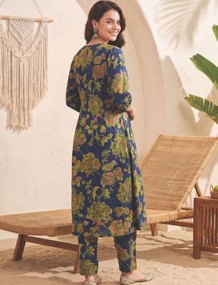 Women Floral Printed Regular Pure Cotton Kurta with Trousers 4